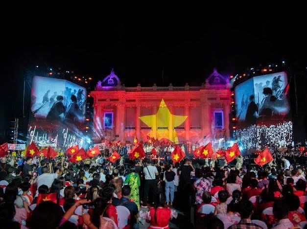 Hà Nội rạng rỡ với màn trình diễn 3D Mapping trên Tháp Rùa