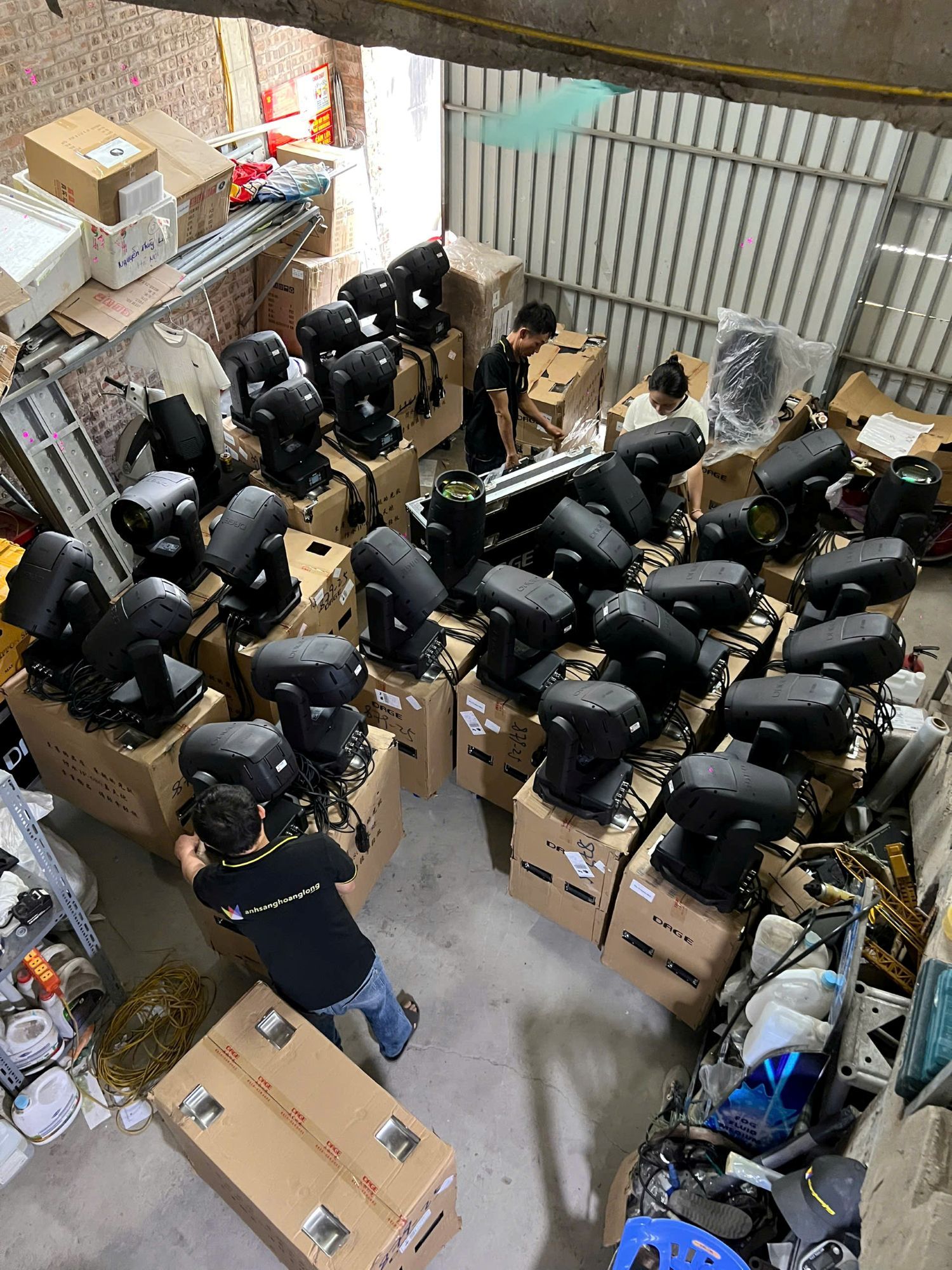 Hoàn Thiện Đơn Hàng 50 Đèn IP-680 DAGE | Ánh Sáng Hoàng Long