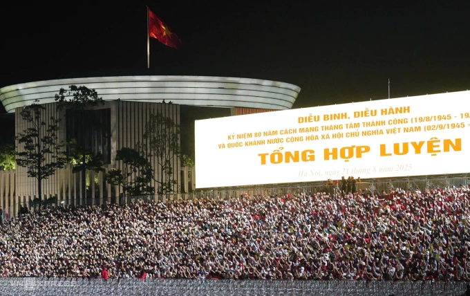 Tổng duyệt diễu binh 2/9: Hàng trăm xe pháo, 16.300 quân nhân tập luyện tại Ba Đình