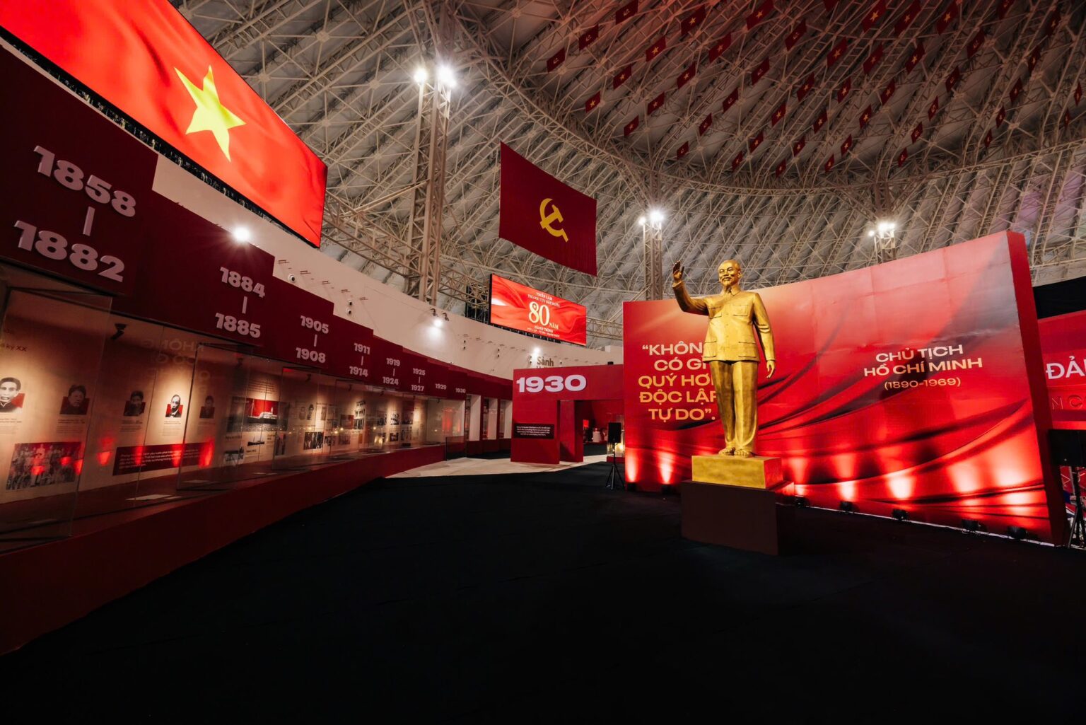 Triển lãm 80 năm Quốc khánh: Kéo dài thời gian, hút khách tham quan