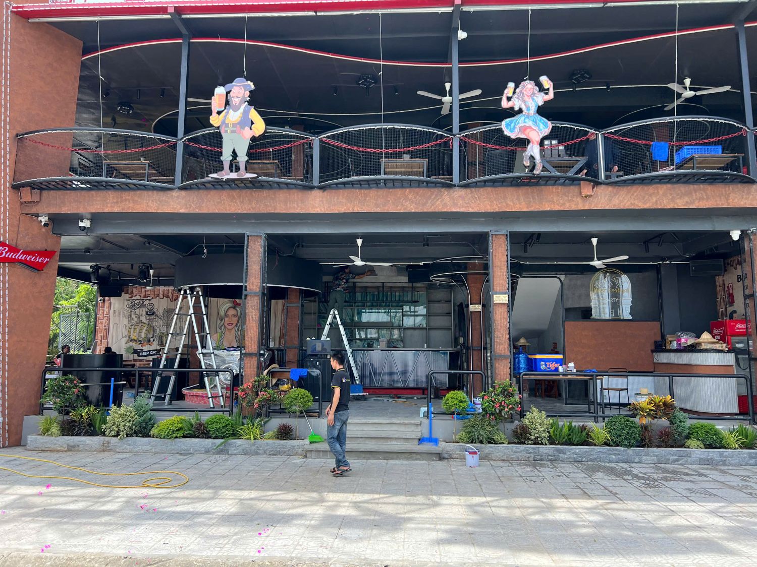 Setup Đèn Moving Beer Garden Hà Nội | Ấn Tượng - Chi Phí Hợp Lý