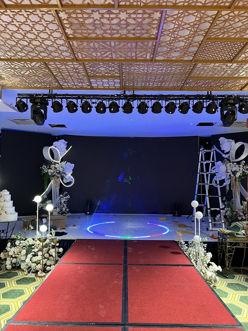 Lý do Máy Tạo Tuyết Và Đèn Laser là phụ kiện không thể thiếu trong đám cưới