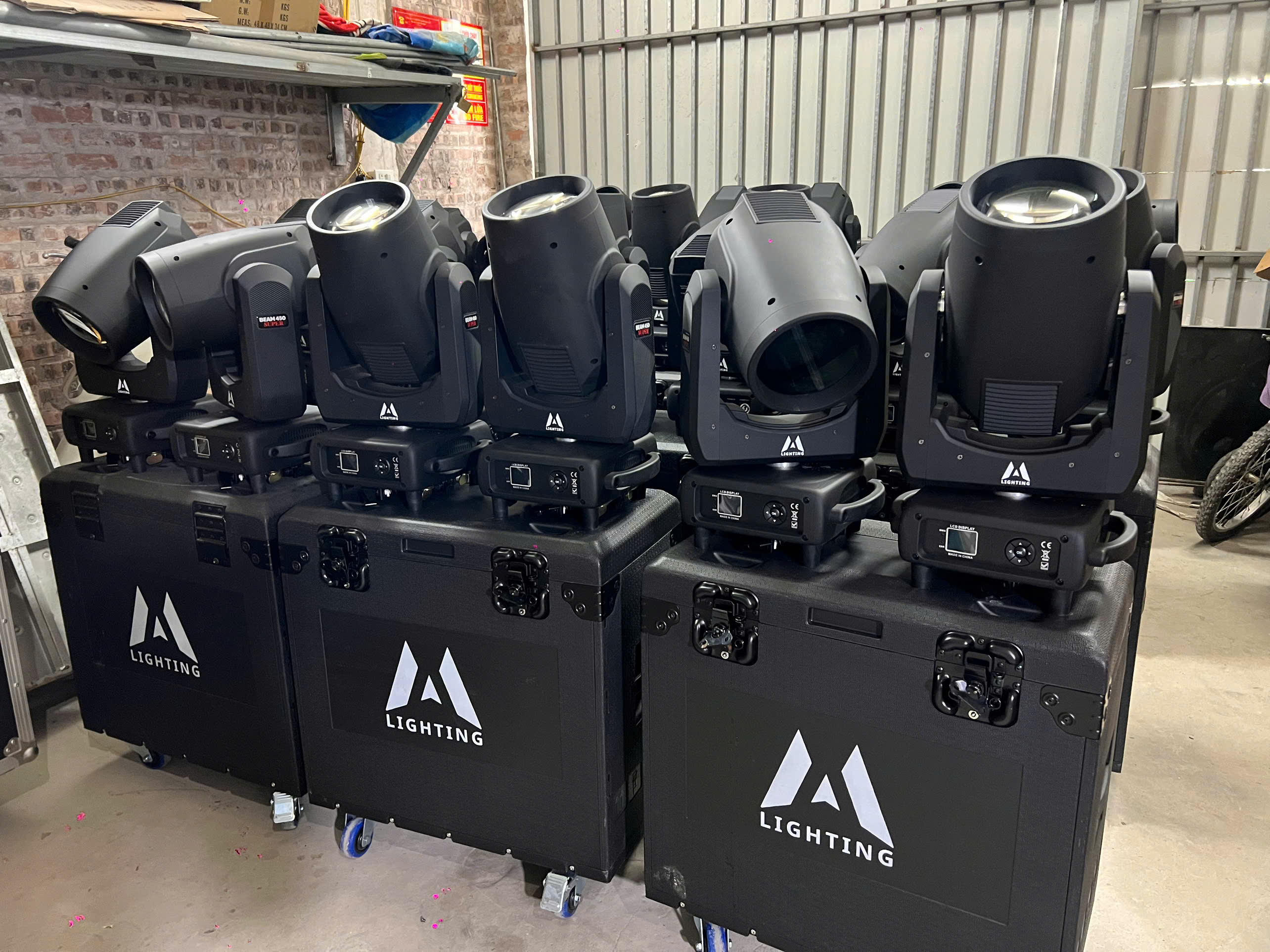 Bàn Giao Đèn Beam Sân Khấu 450W, COB, Par Led | Ánh Sáng Hoàng Long