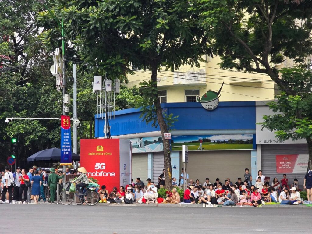 Hướng dẫn di chuyển đi xem diễu binh 2/9: Tàu điện và xe buýt là lựa chọn tối ưu