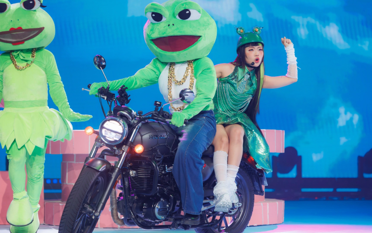 Chung kết Em Xinh Say Hi: Phương Mỹ Chi chơi guitar điện, dàn thí sinh bùng nổ