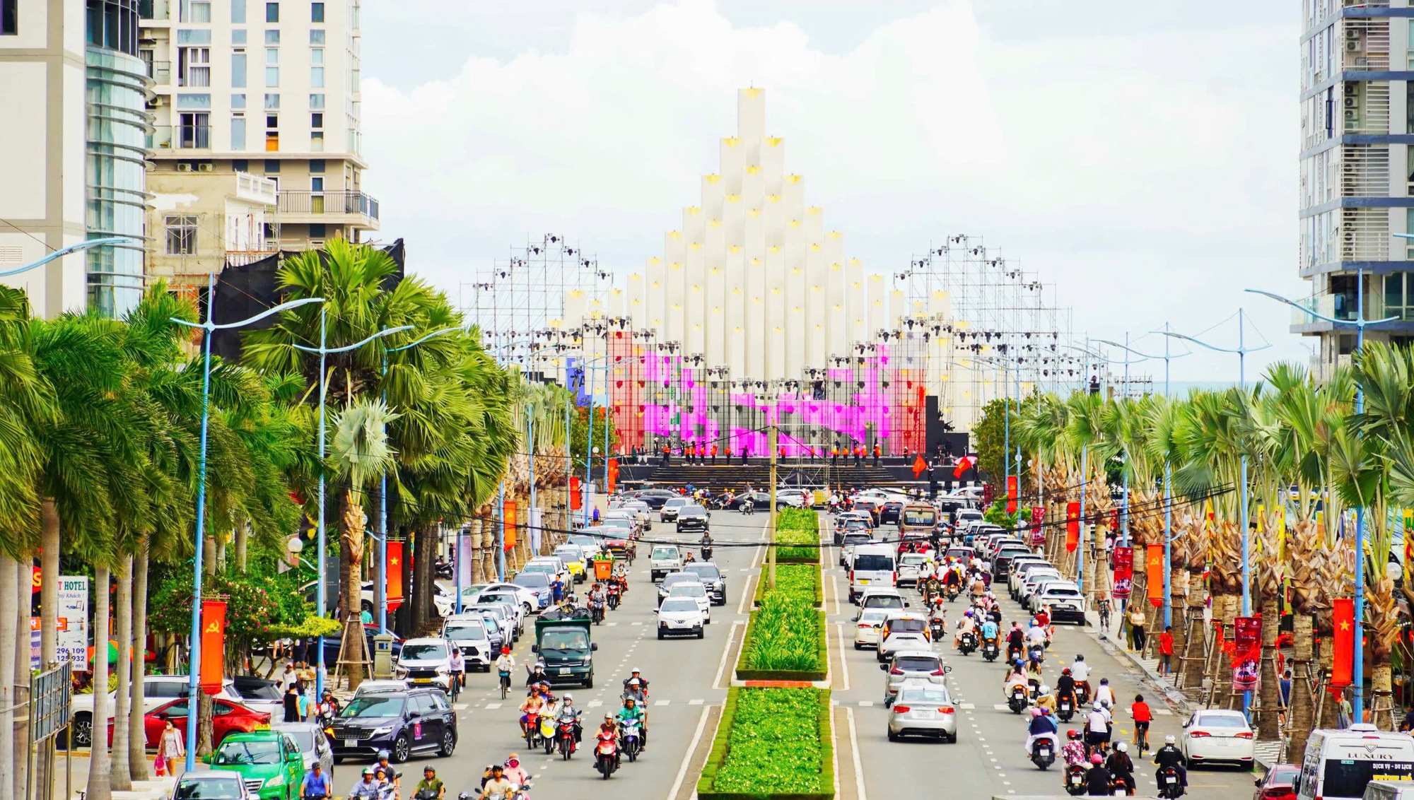 Quảng trường Tam Thắng: Biểu tượng mới 