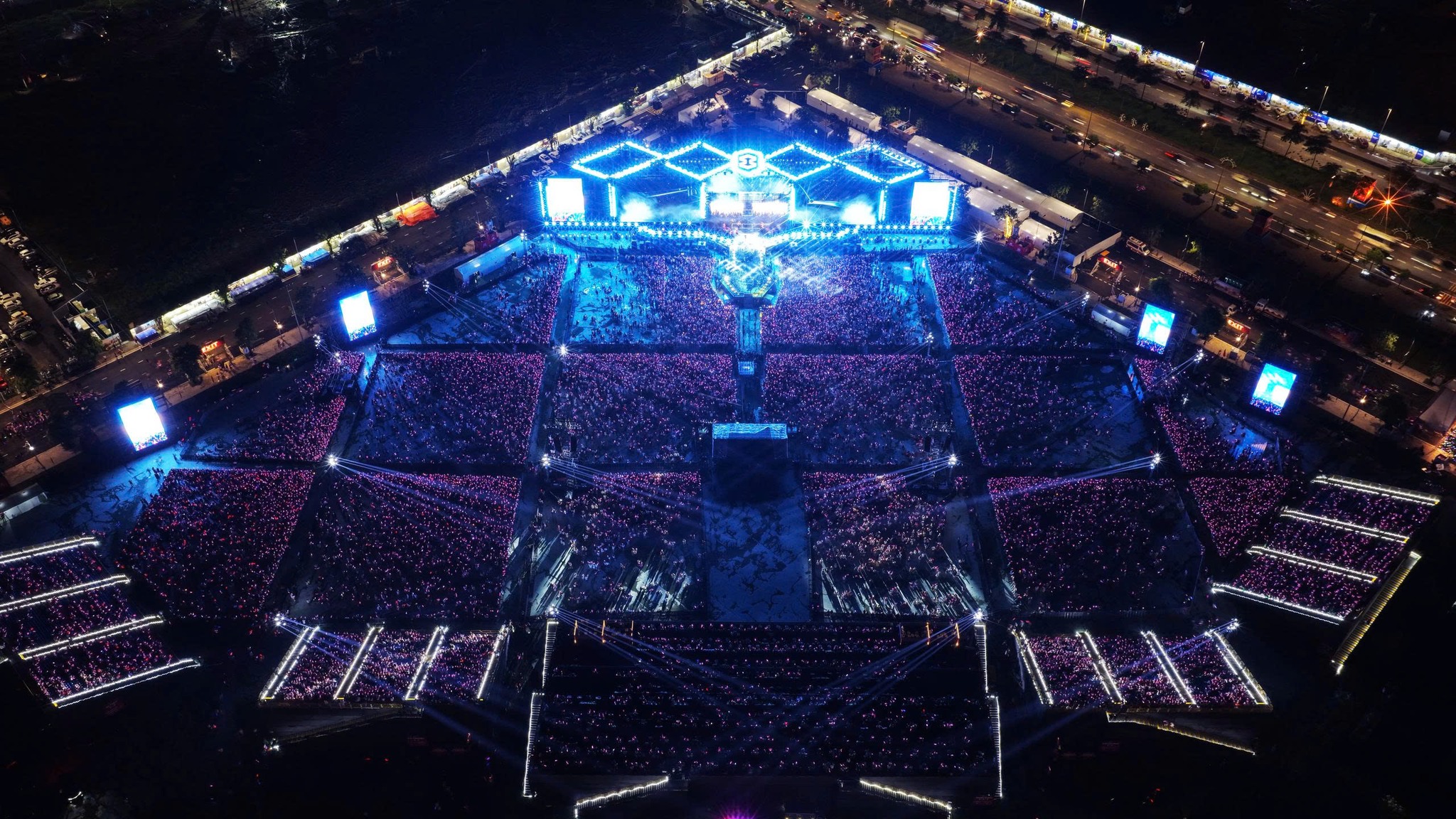 Sân Khấu 8Wonder 2025: Kiệt Tác Công Nghệ Nghe Nhìn Mãn Nhãn