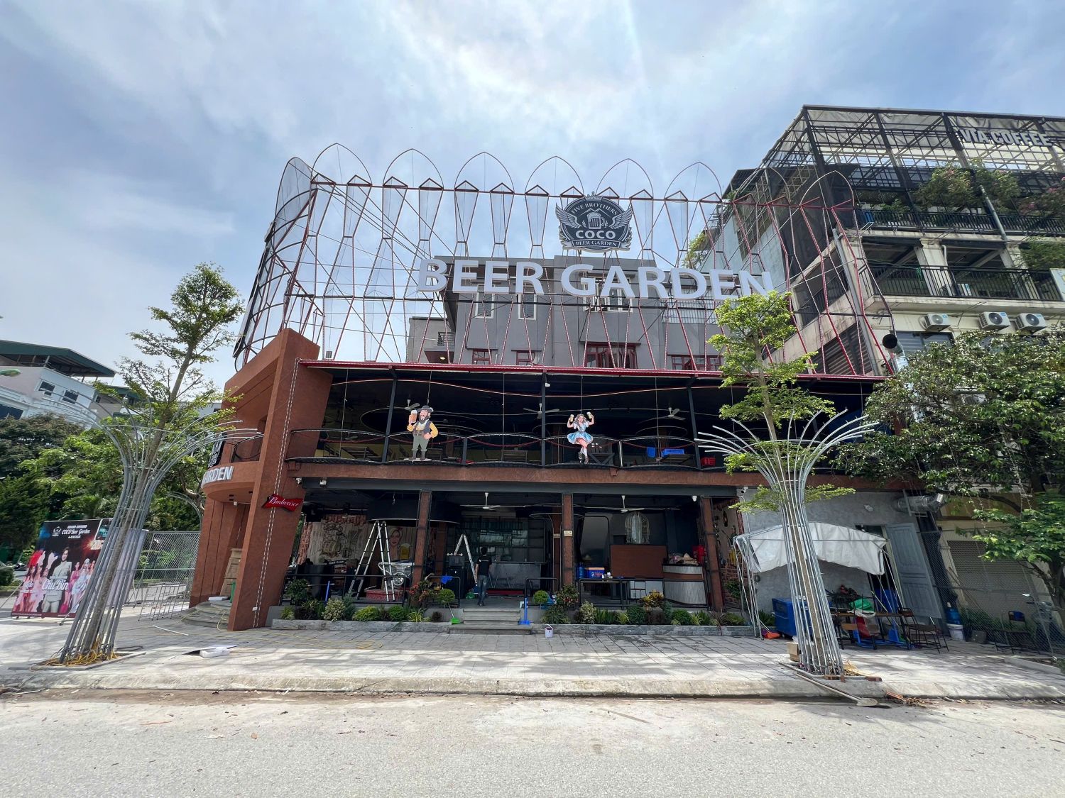 Đèn Moving Cho Quán Bia Beer Garden Hà Nội - Lắp Đặt Nhanh Giá Rẻ