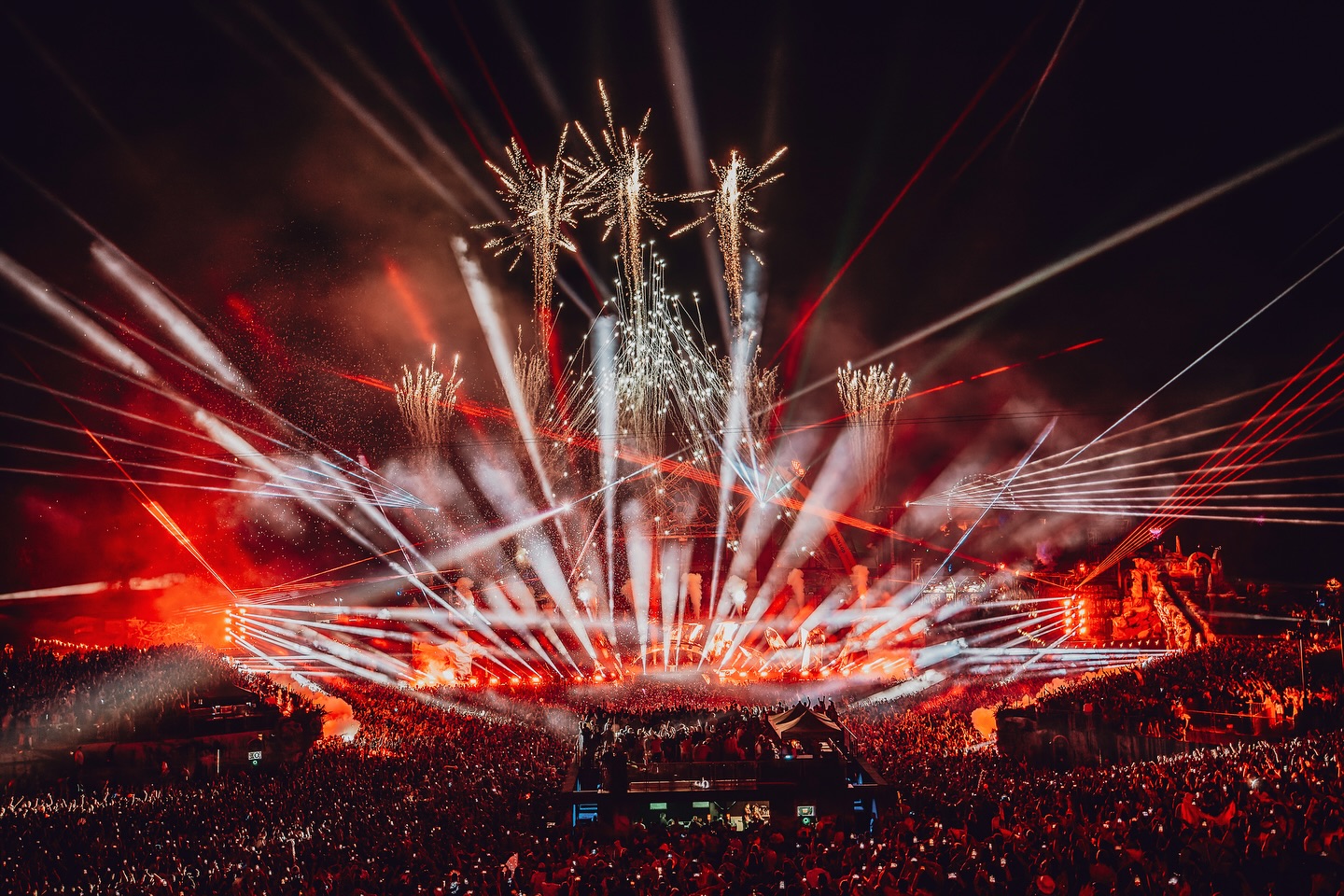 Âm thanh Tomorrowland 2025: Kỳ tích 48 giờ lắp đặt lại dàn loa L-Acoustics sau sự cố