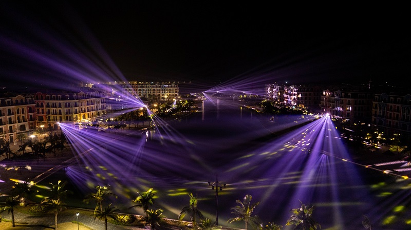 Thu Hút Khách Hàng Với Hiệu Ứng Ánh Sáng Từ Đèn Beam IP-680 DAGE