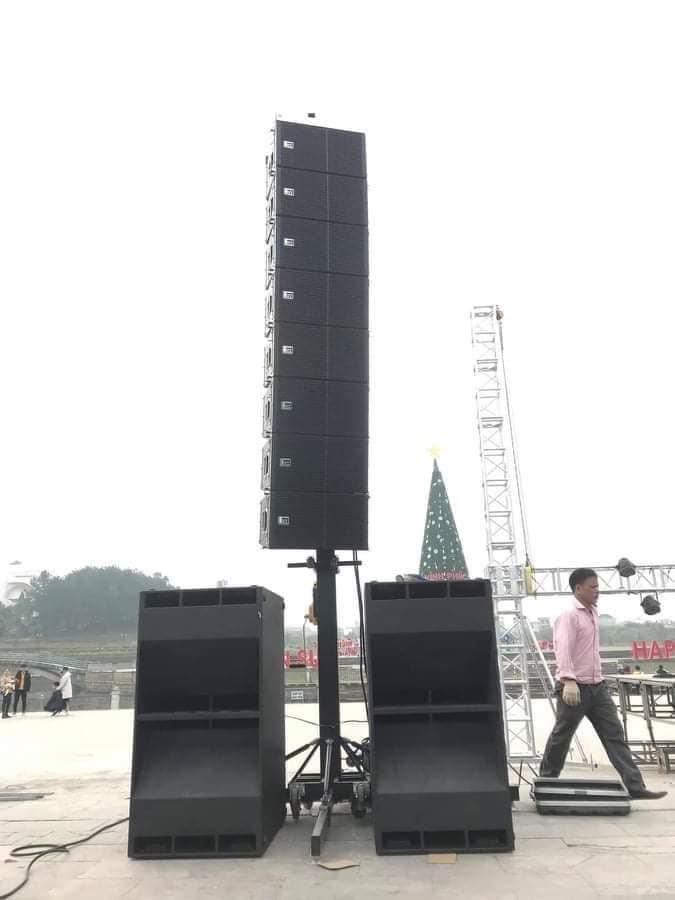 giá treo loa đám cưới