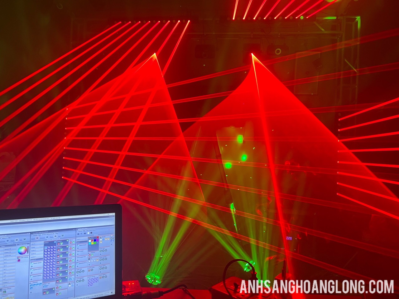Thuê Combo Thiết Bị Ánh Sáng Chạy Theo Nhạc