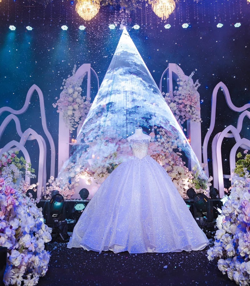 Dịch Vụ Lắp Đặt Máy Tạo Tuyết Và Đèn Laser Chuyên Nghiệp Cho Đám Cưới