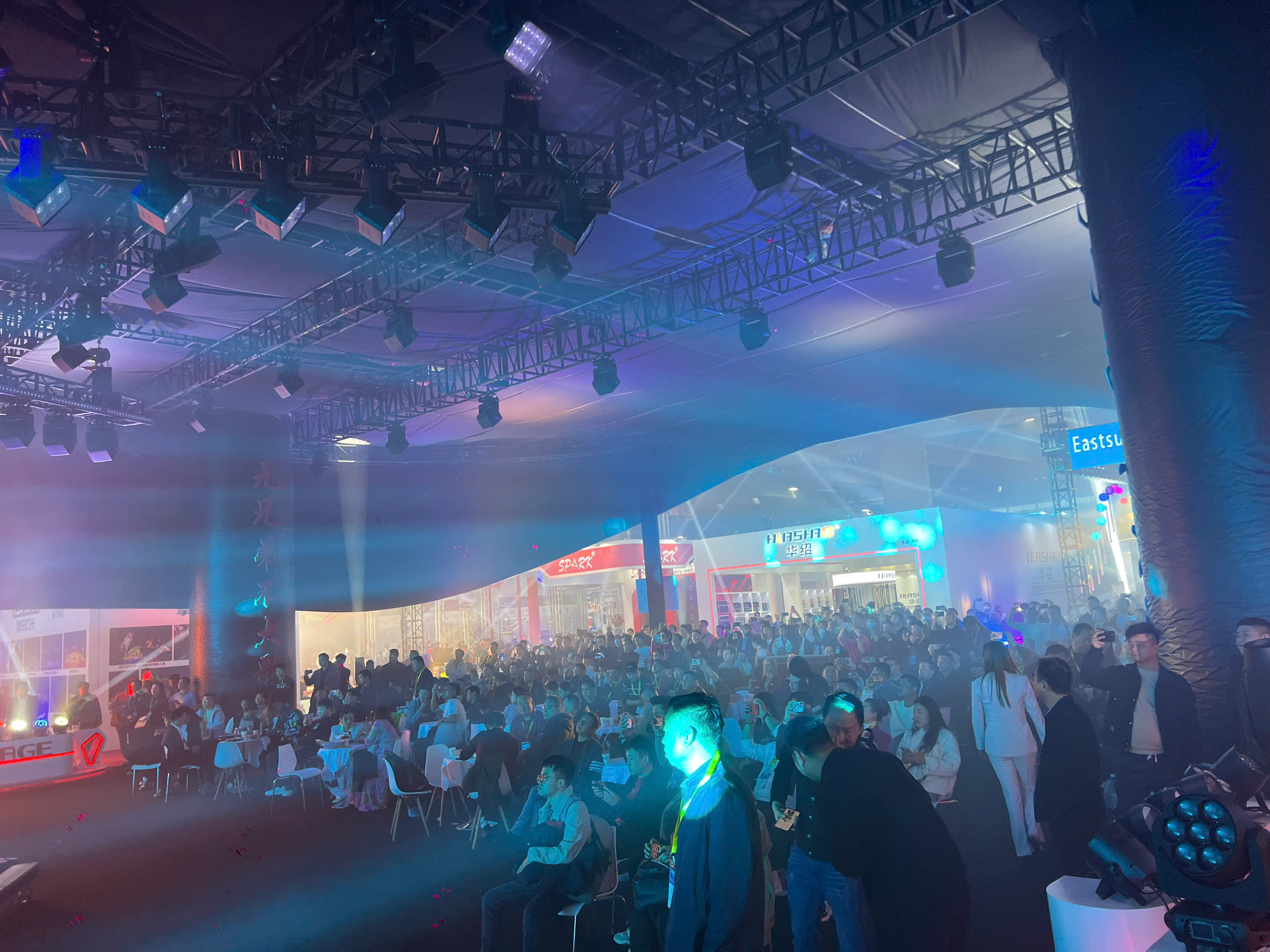 Ánh Sáng Hoàng Long Đồng Hành Cùng DAGE Tại GETSHOW 2025 – Cập Nhật Công Nghệ Mới Nhất