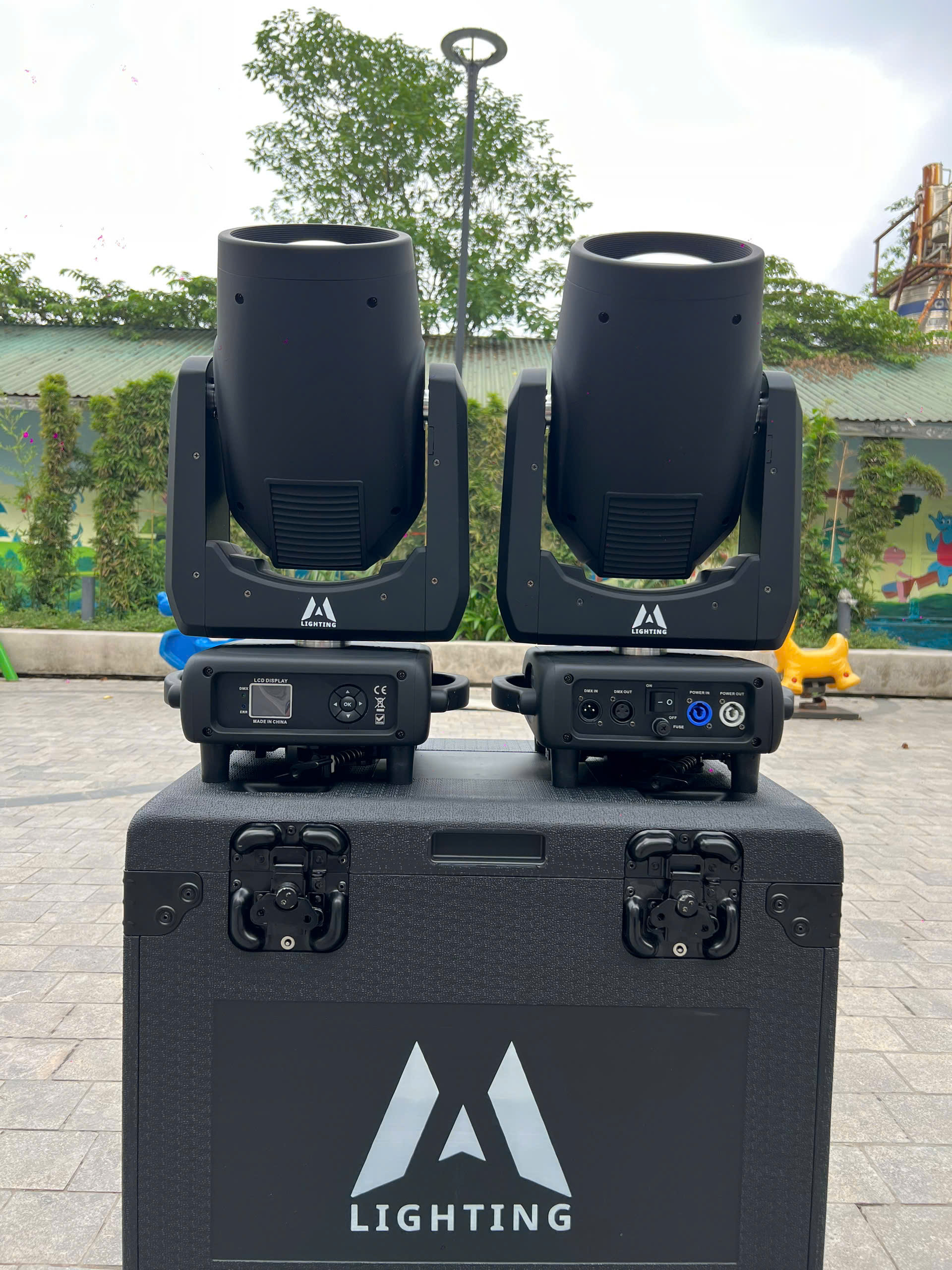 Bàn Giao 10 Cây Đèn 450W Super – Tăng Cường Sức Mạnh Sân Khấu Cùng Ánh ​​​​​​​Sáng Hoàng Long