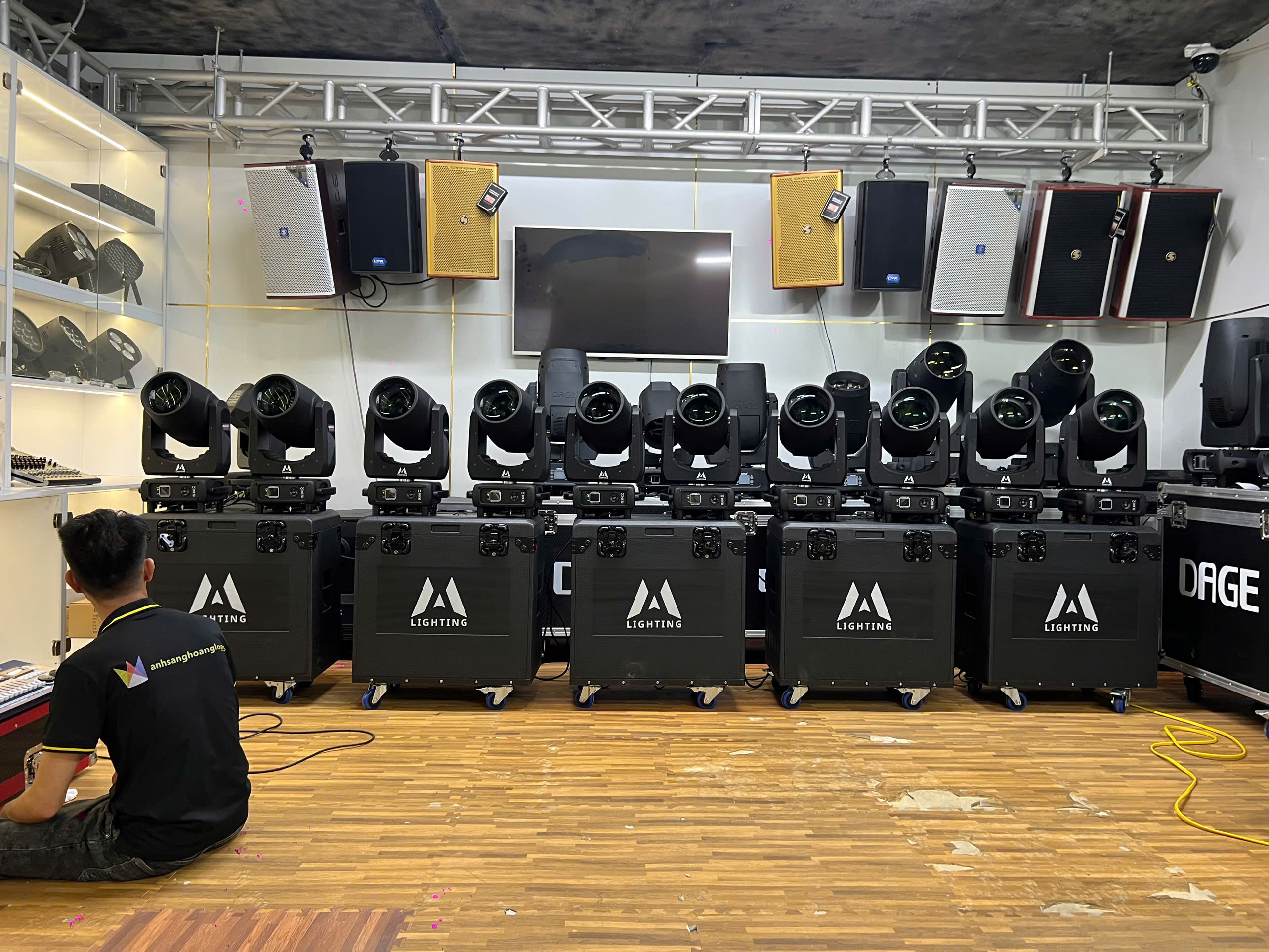 Hoàn Tất Bàn Giao 10 Cây Beam 450W Super M Lighting – Chất Lượng Khẳng Định