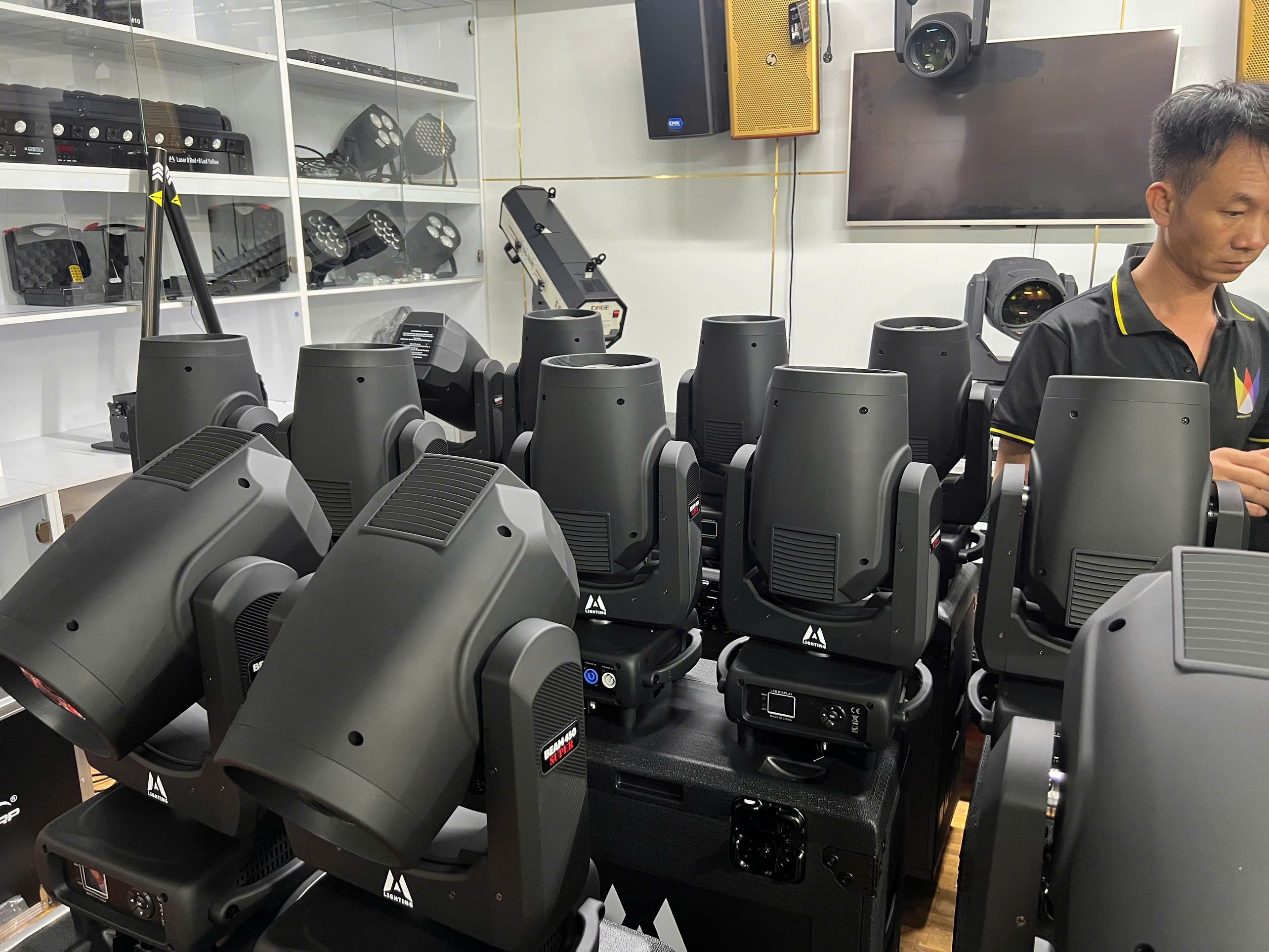 Vì Sao Beam 450W Super M Lighting Là Mẫu Đèn Đáng Mua Nhất 2025?