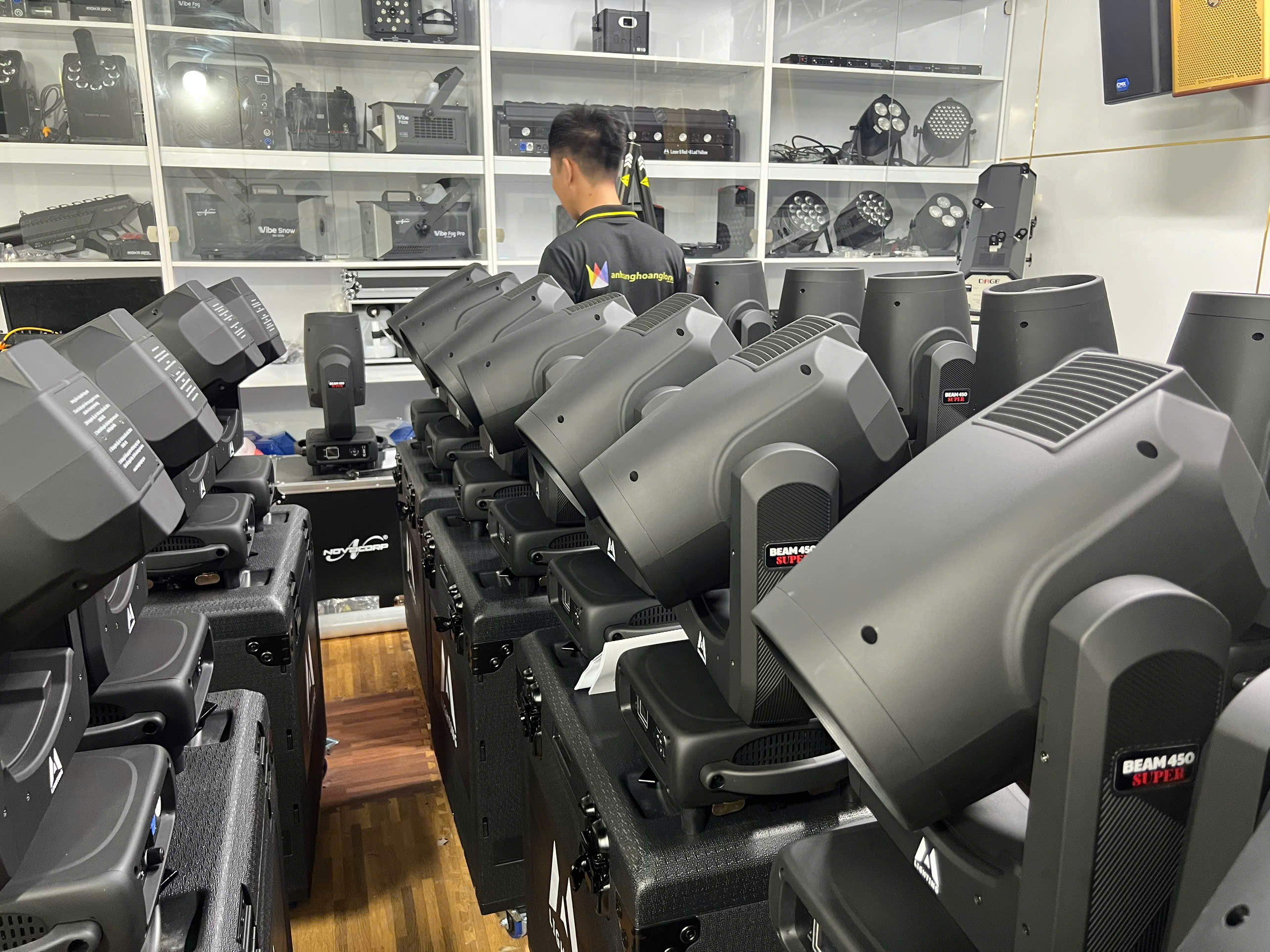 Beam 450W Super M Lighting – Cường Độ Sáng Mạnh, Hiệu Ứng Ấn Tượng