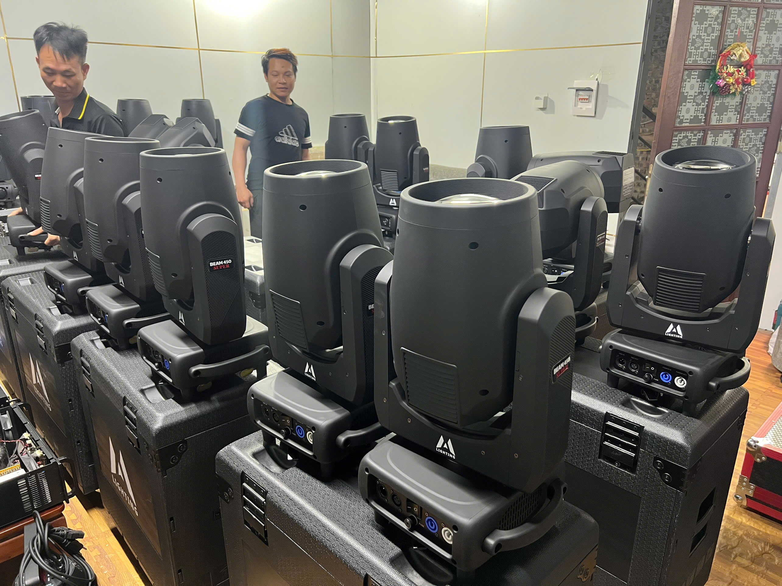Ứng Dụng Thực Tế Beam 450W Super M Lighting Trong Sân Khấu & Tiệc Cưới
