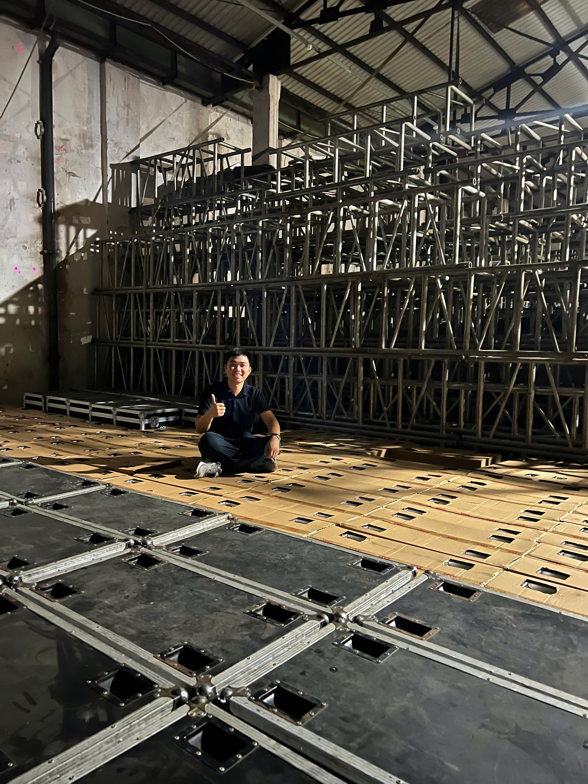 Ánh Sáng Hoàng Long bàn giao 350 cây đèn Beam IP-680 Dage