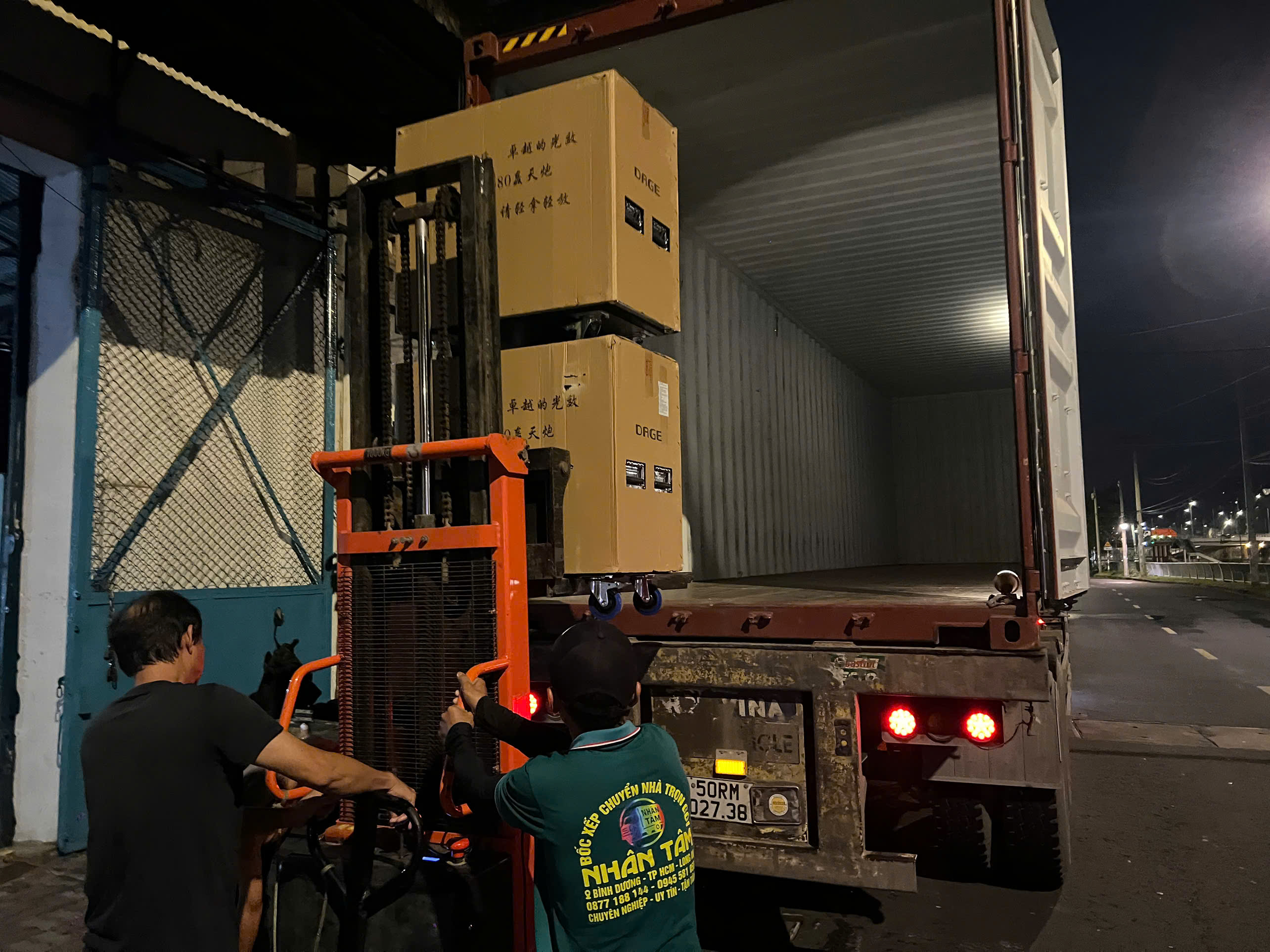 Khách Hàng Mua 350 Cây Đèn Beam IP680 Dage Về Đi làm Sự Kiện