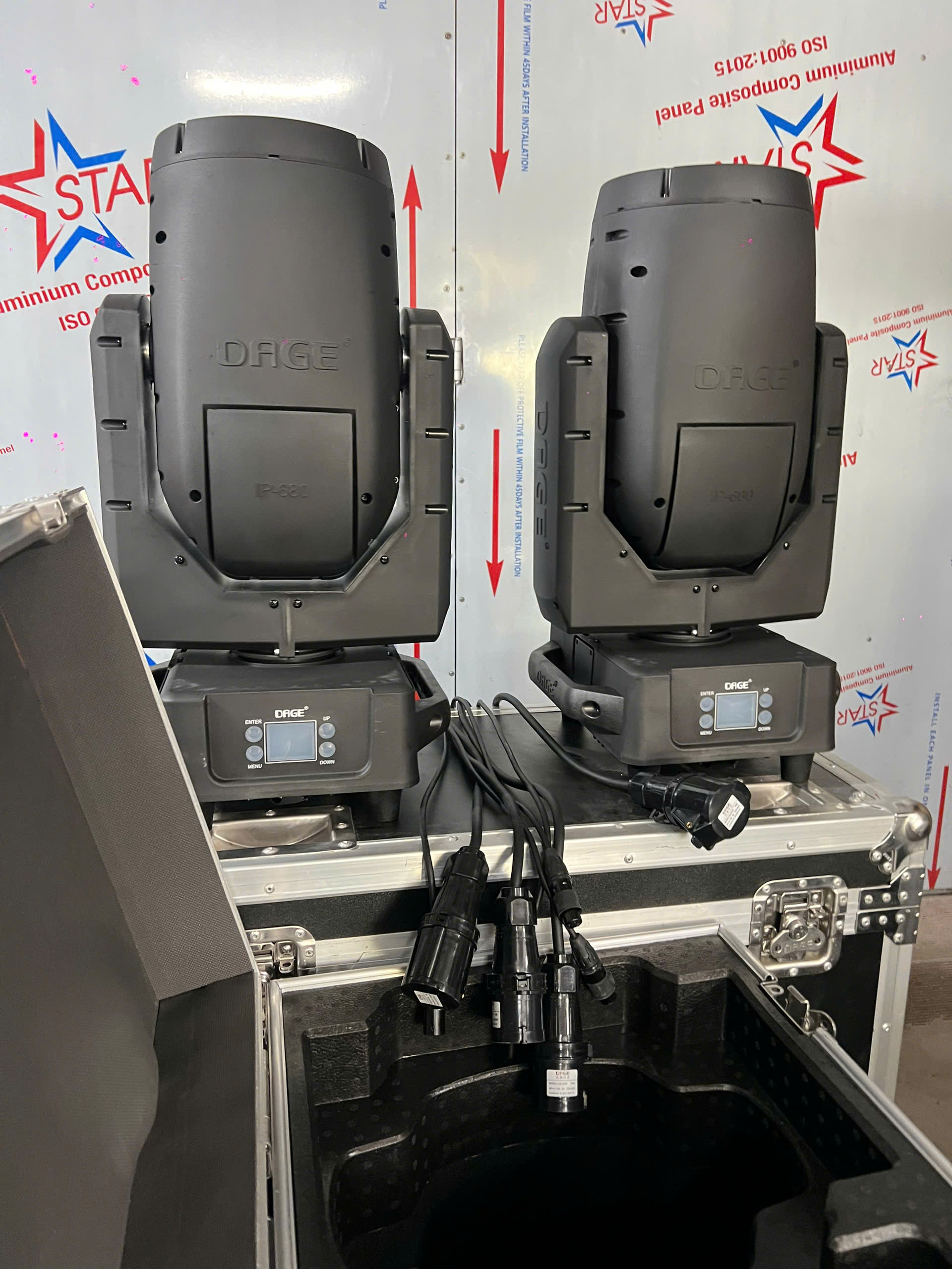 Đóng đơn hàng 20 Cây Đèn Beam IP-680 Dage - Bàn giao cho anh khách lấy lần thứ 3