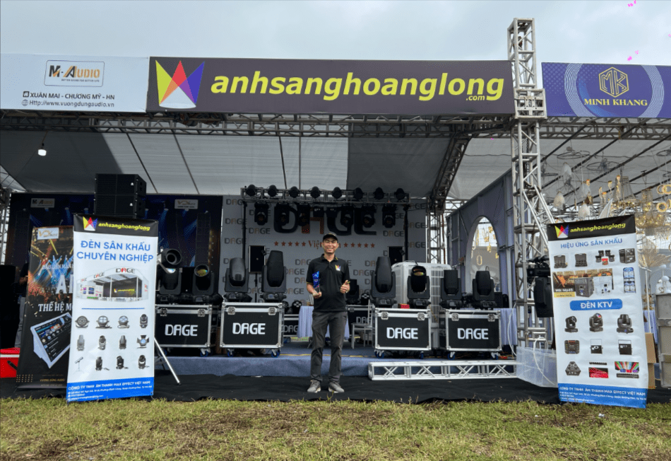 Thăm quan gian hàng Ánh Sáng Hoàng Long tại Triển lãm Thanh Oai 2024