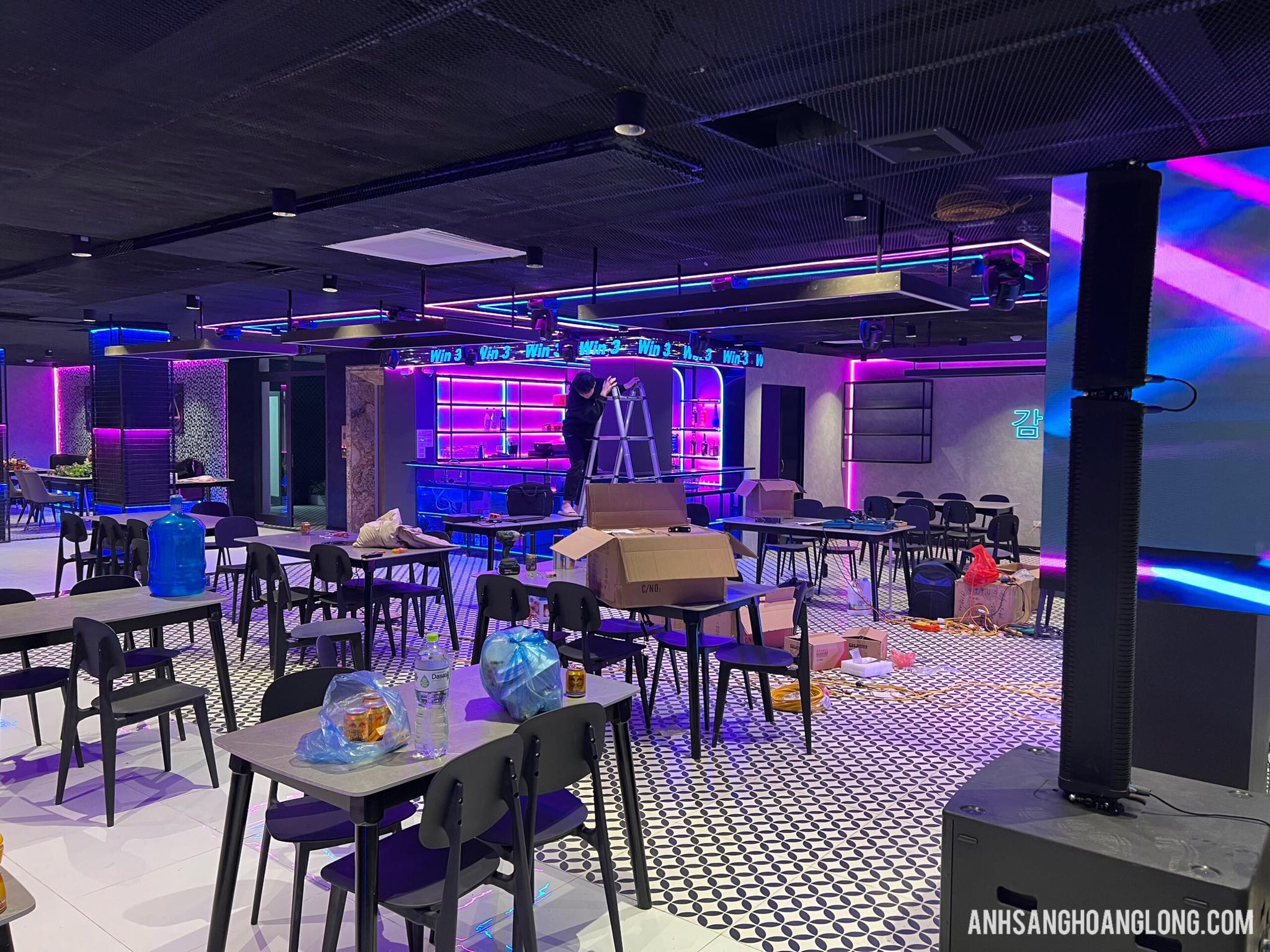 Lắp đèn karaoke cảm biến 