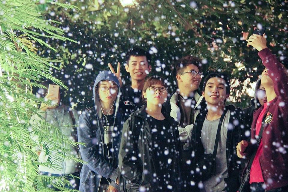 máy phun tuyết nhân tạo