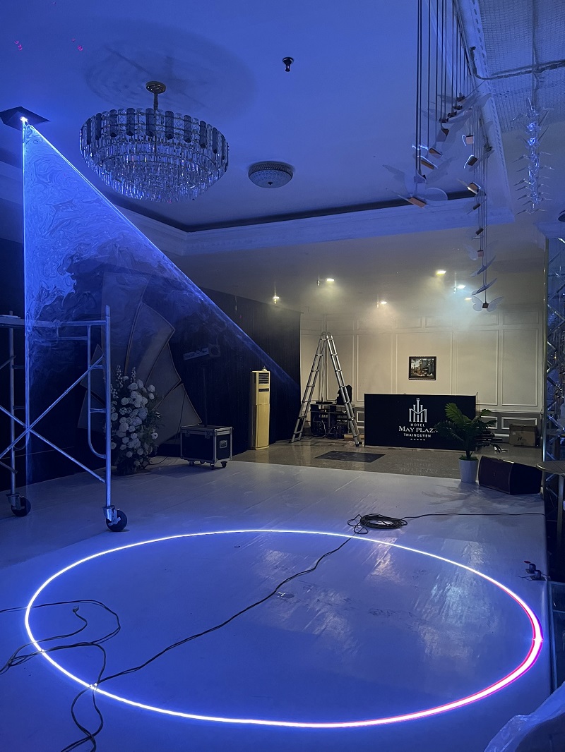 Dịch vụ thi công Máy Tạo Tuyết và Đèn Laser cho đám cưới hoàn hảo ở đâu chất lượng