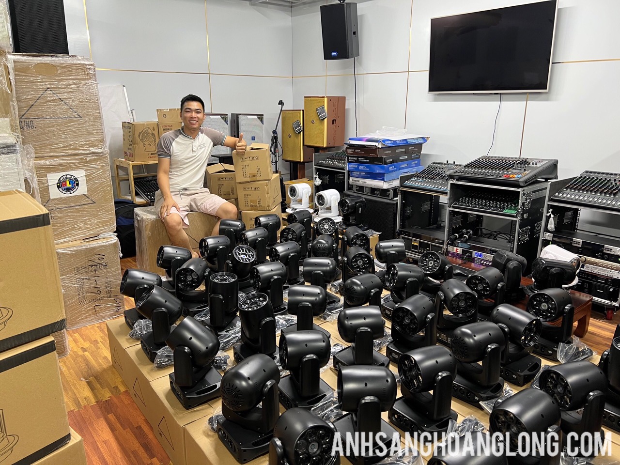 ánh sáng sân khấu đám cưới