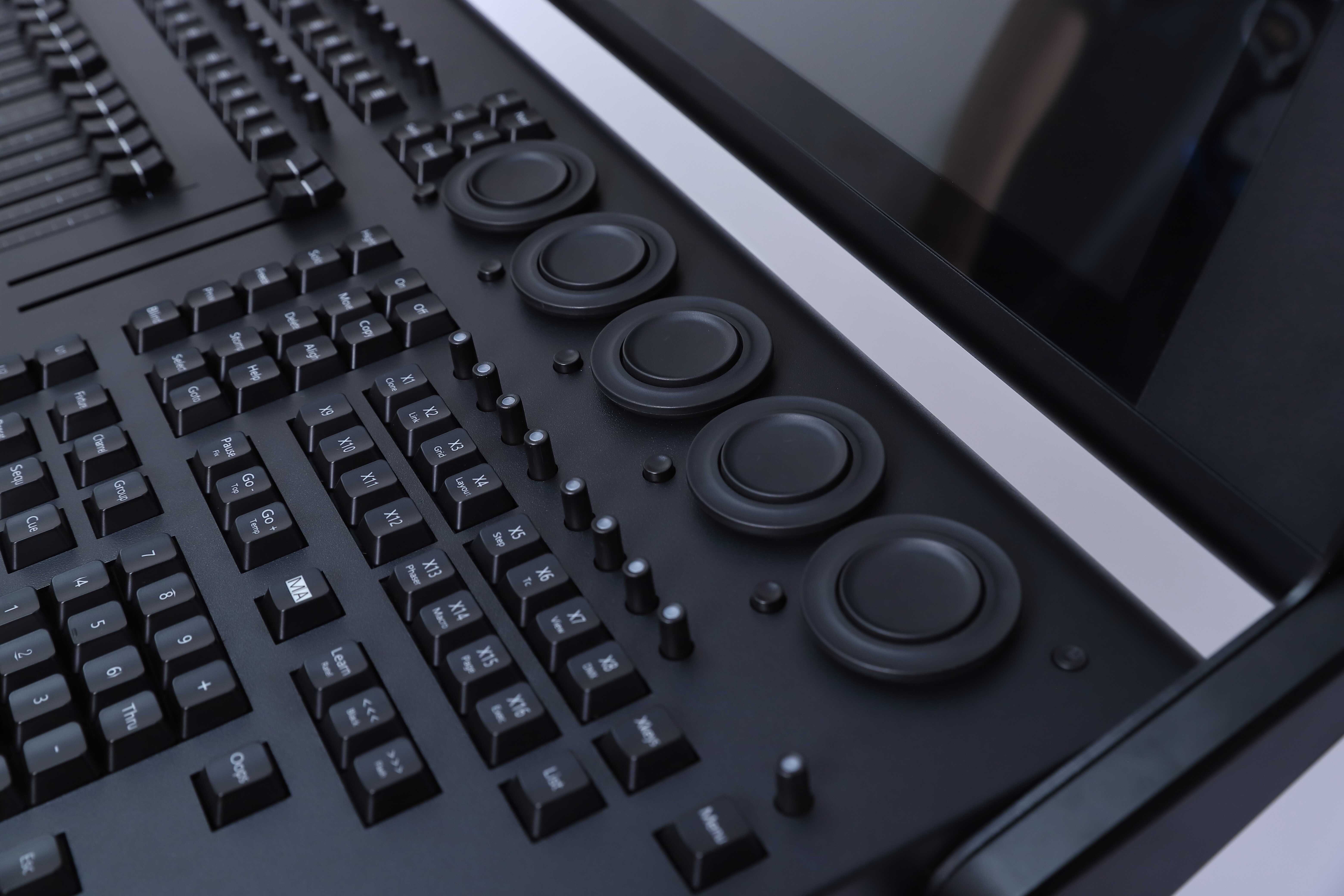 Bàn DMX grandMA3 Compact