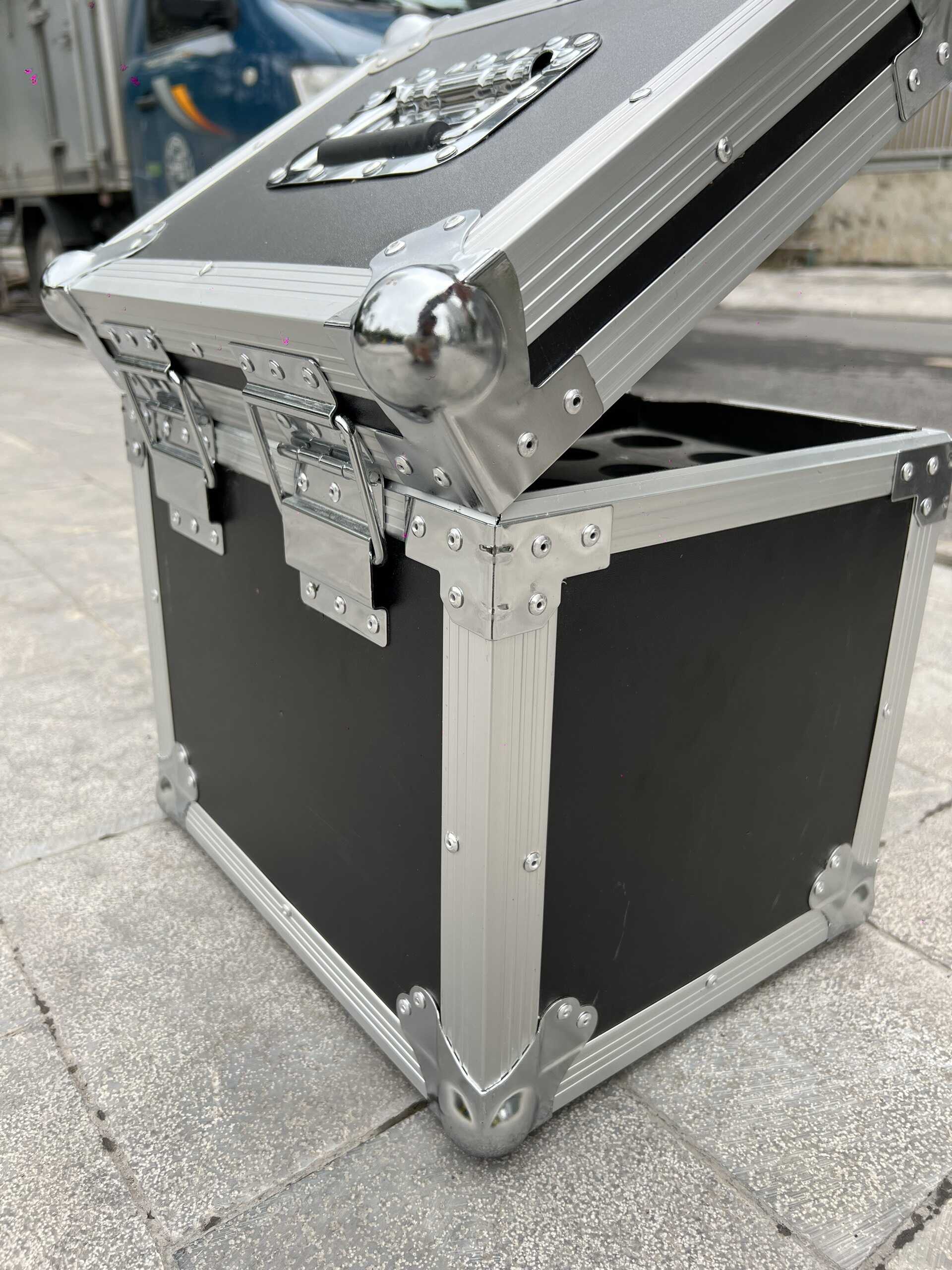 Tủ Đựng 12 Tay Micro Sự kiện