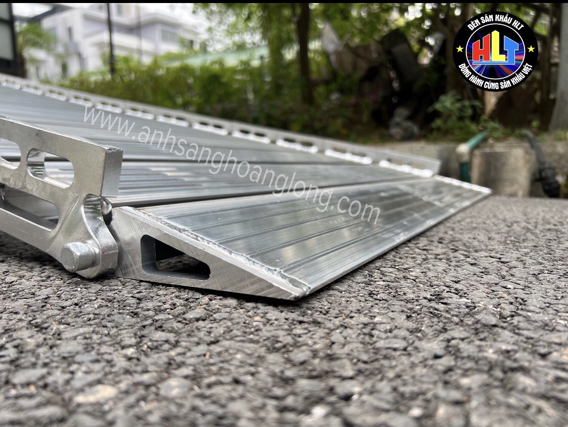 Thang Nhôm Trượt Đồ Sự Kiện