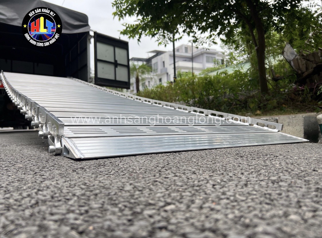 Thang Nhôm Trượt Đồ Sự Kiện