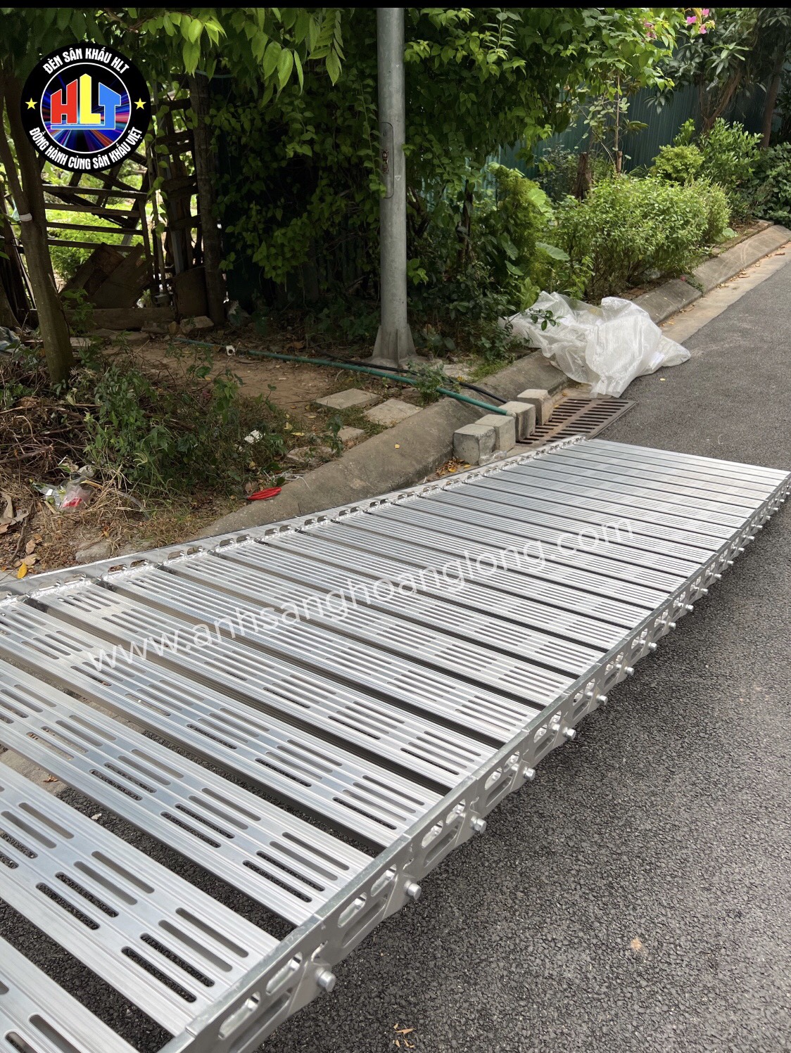 Thang Nhôm Trượt Đồ Sự Kiện