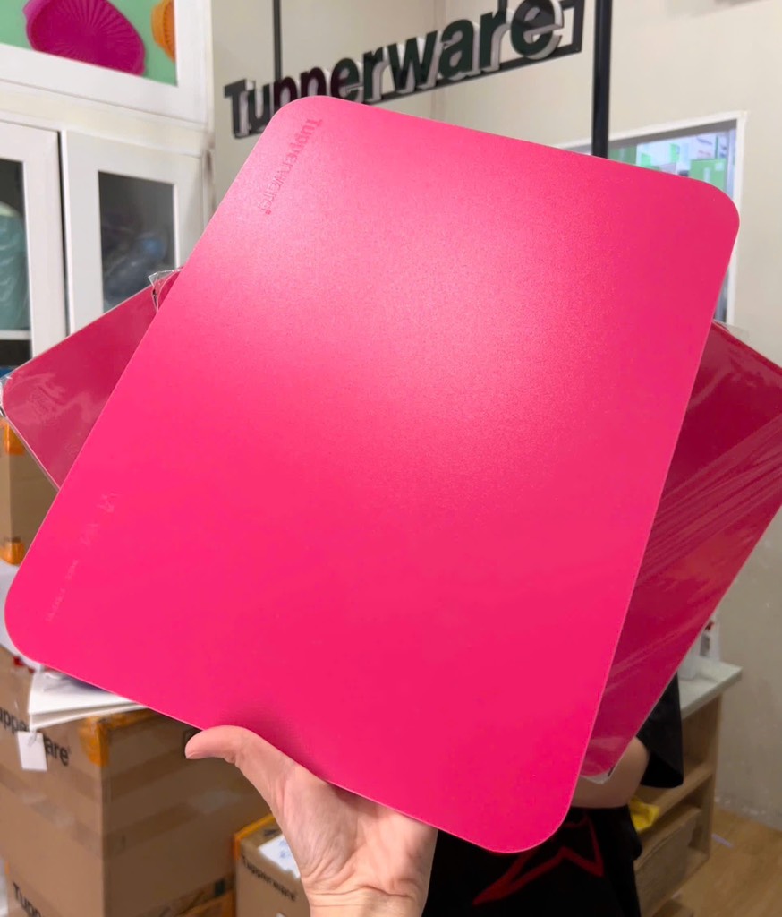 Thớt Tupperware Fuchsia 30x38cm- Màu Hồng Tupperware Malaysia Chính Hãng