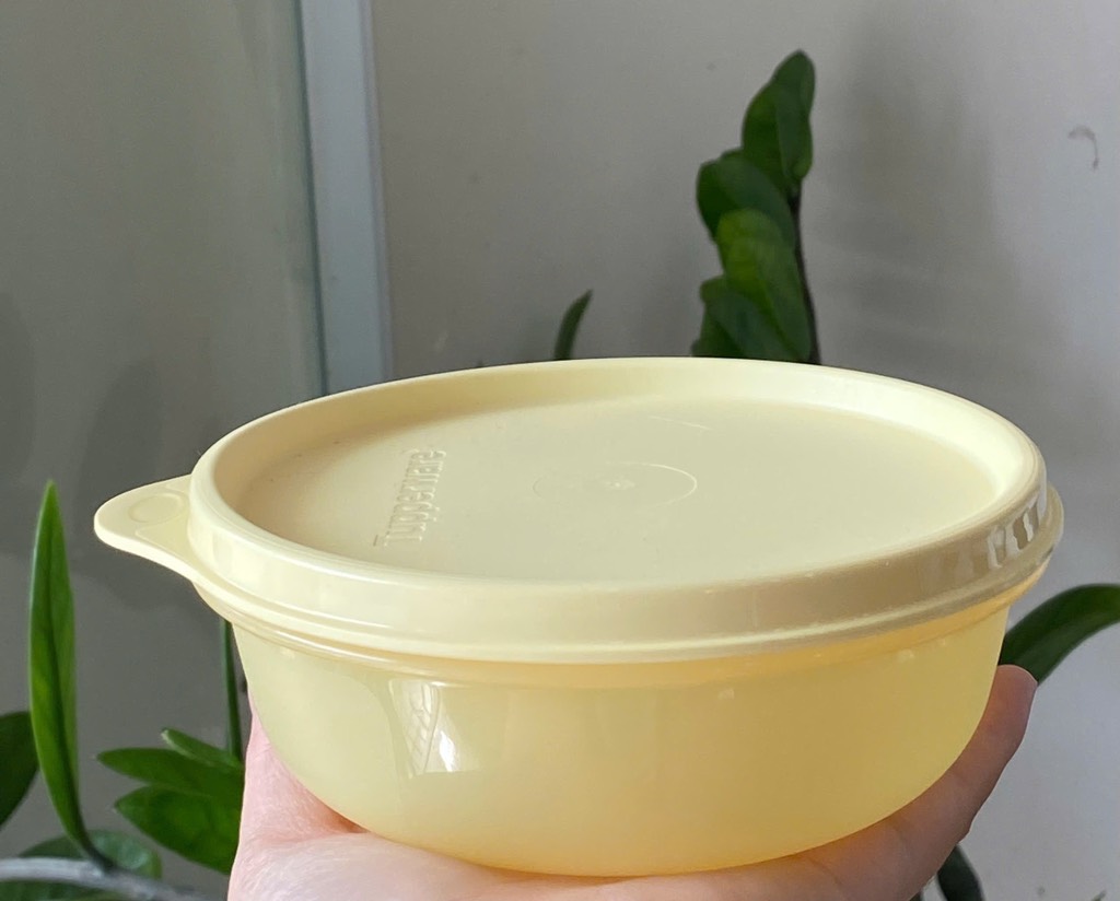 Hộp Mát Tupperware Round bowl 4 Màu 300ml (01 Hộp)