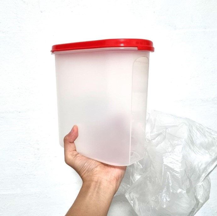 Hộp Tupperware khô 1.7 lit - nắp đỏ