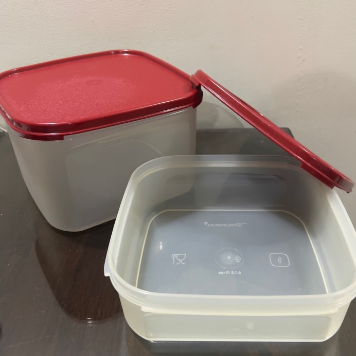 Hộp Tupperware khô 2.6 lit - nắp đỏ