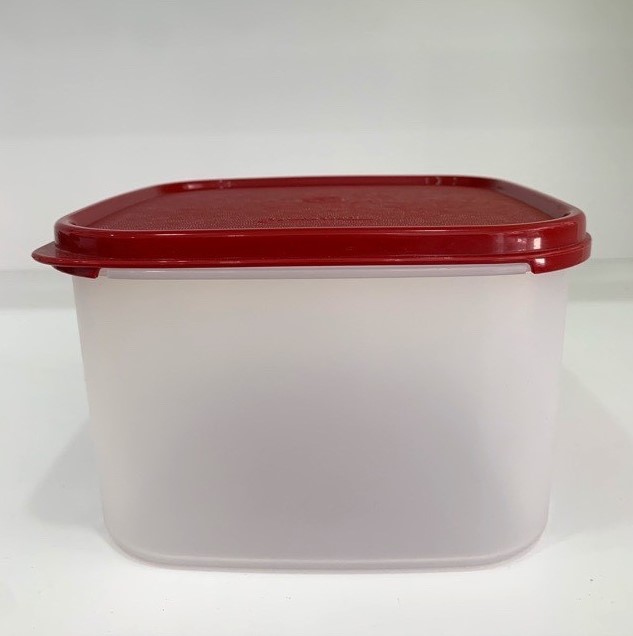 Hộp Tupperware khô 2.6 lit - nắp đỏ