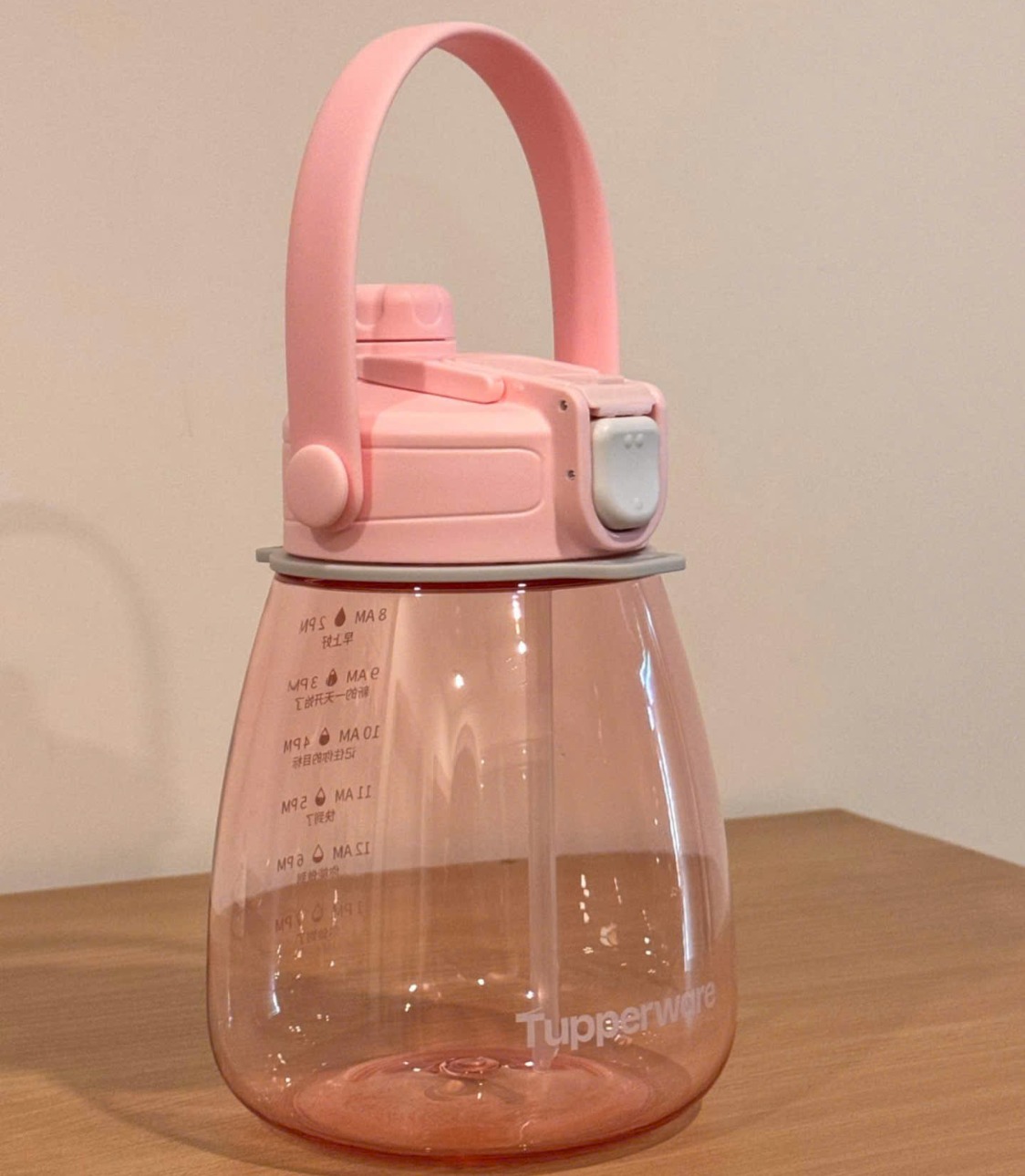 Bình Nước 1.1L Có Quai Tupperware