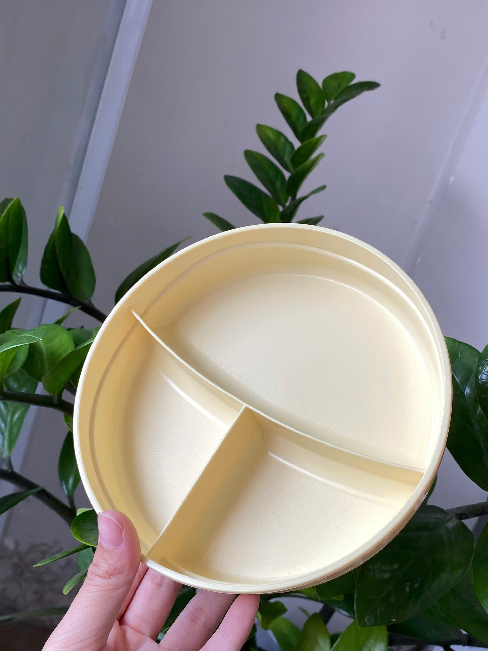 Tuptrung  - Hộp cơm chia 3 ngăn tròn 350ml