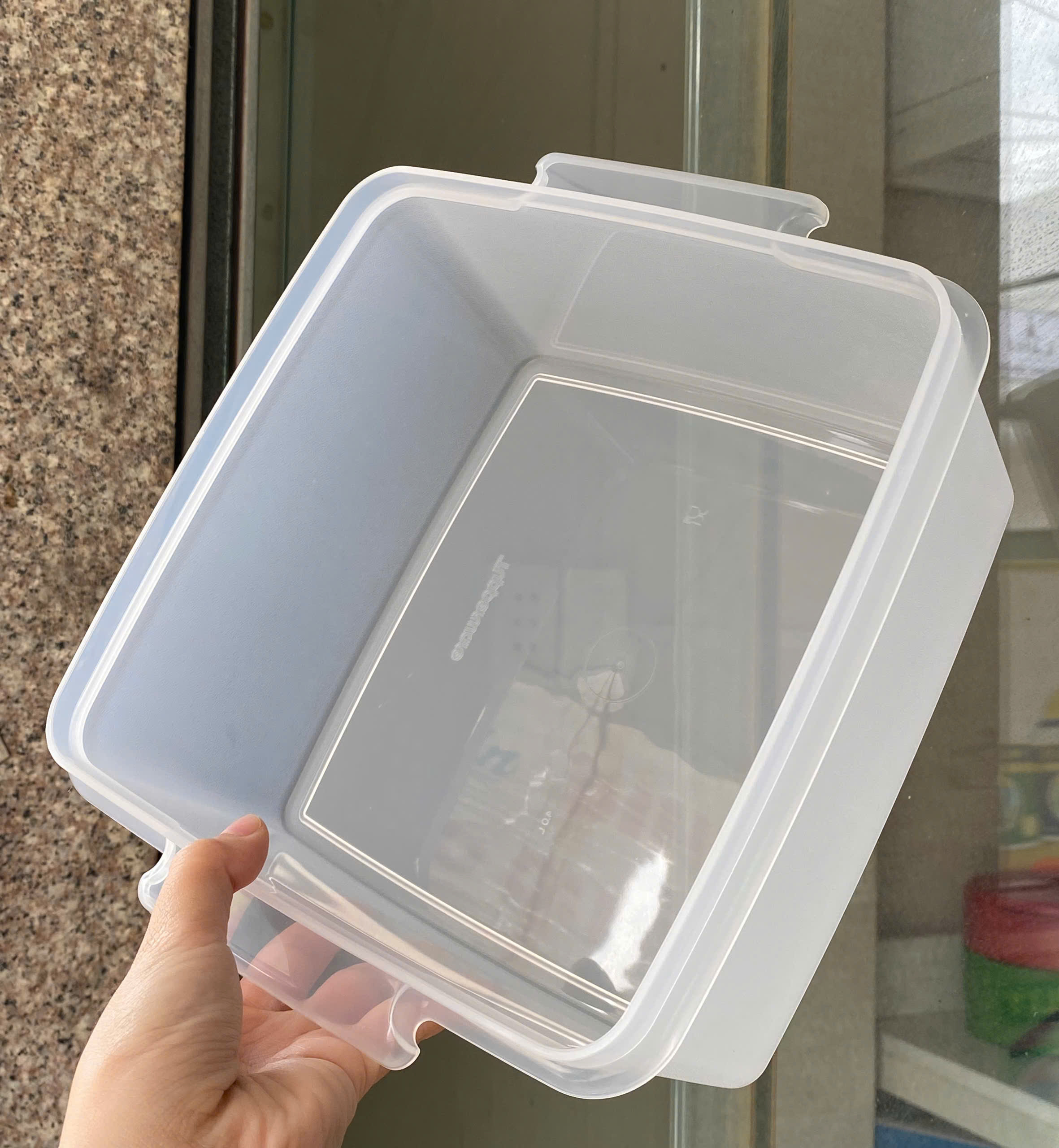 Tuptrung - Hộp trữ mát vuông nắp đỏ có quai xách 4L Jumbo Goody Box With Cariolier