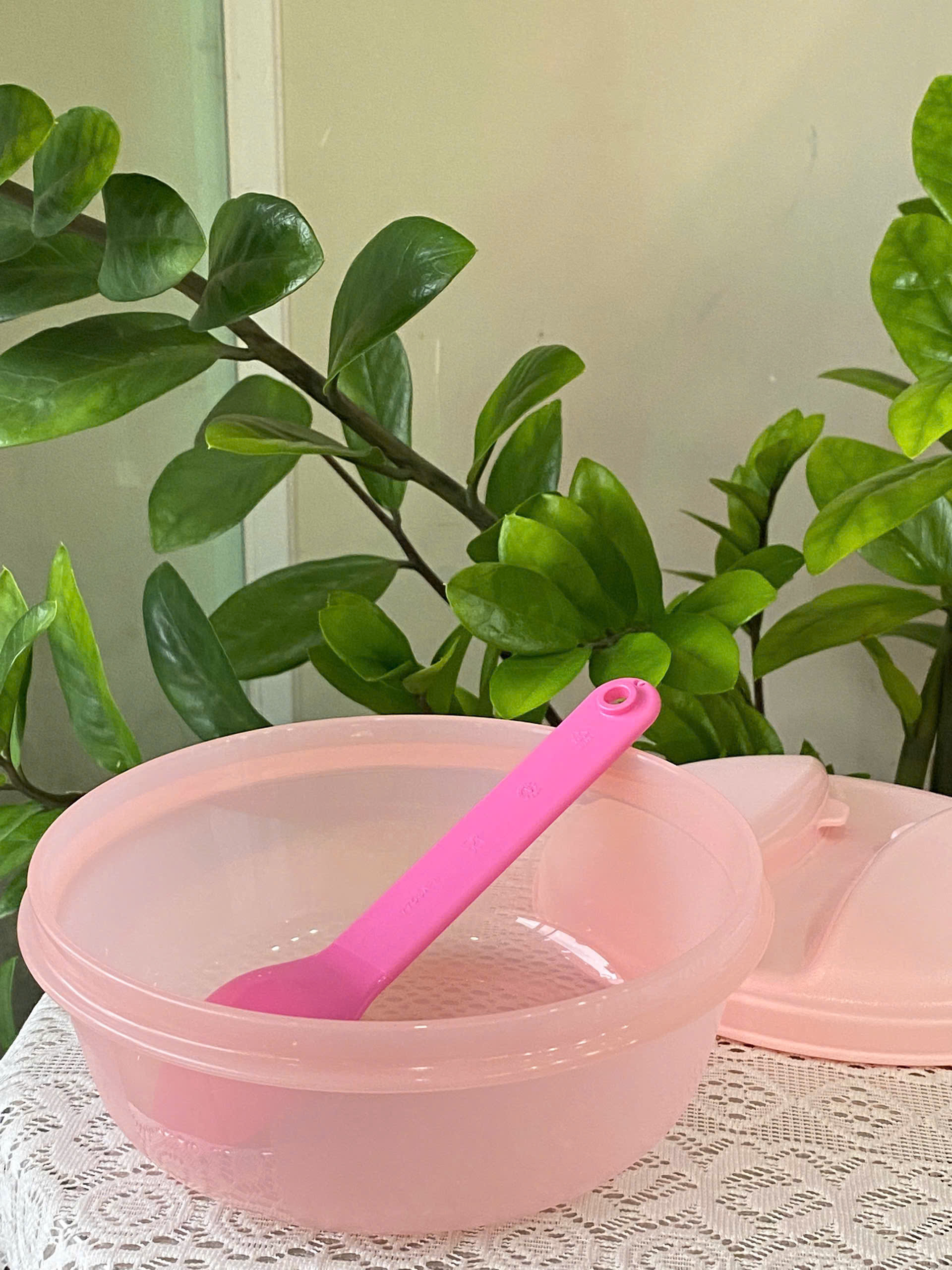 Tuptrung - Hộp Bowl tròn 600ml có muỗng cài trên nắp
