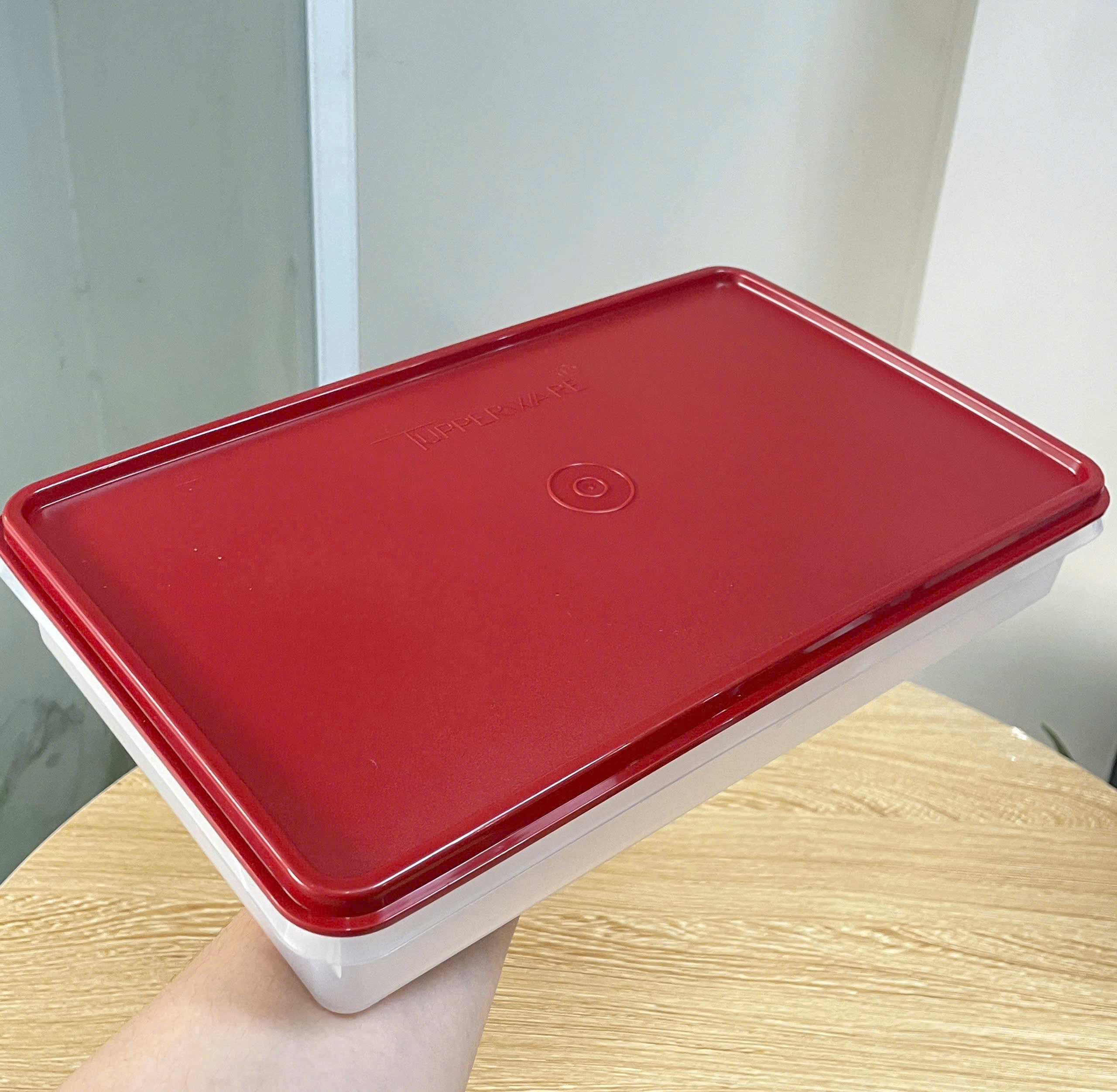Hộp Khô Nắp Đỏ Tupperware