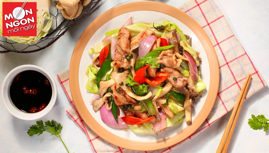 Gà Xào Hành Nấm