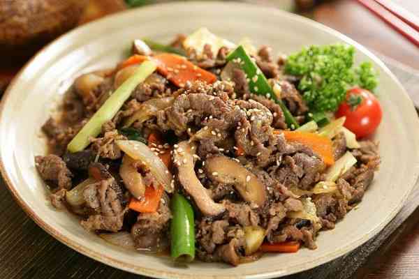 Bò Xào Hành Nấm