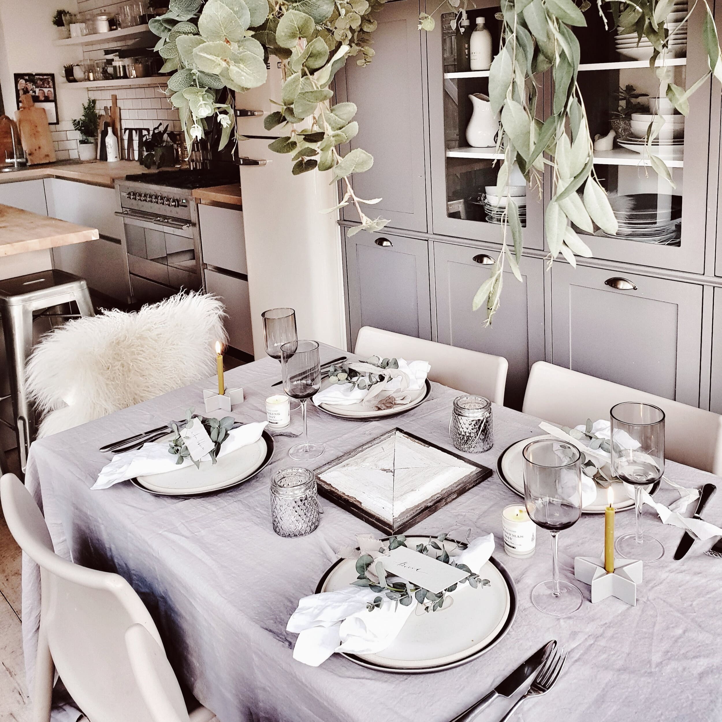 Bàn ăn Giáng Sinh tối giản Bắc Âu ấm áp và tinh tế