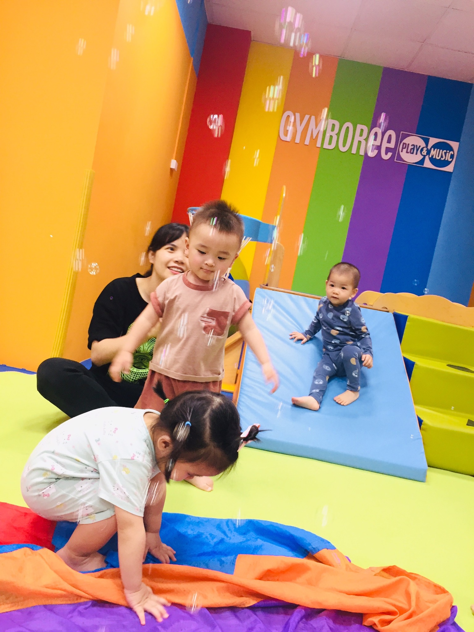VUI CHƠI MANG TÍNH GIÁO DỤC TẠI GYMBOREE PLAY & MUSIC VUI CHƠI MANG TÍNH GIÁO DỤC TẠI GYMBOREE PLAY & MUSIC